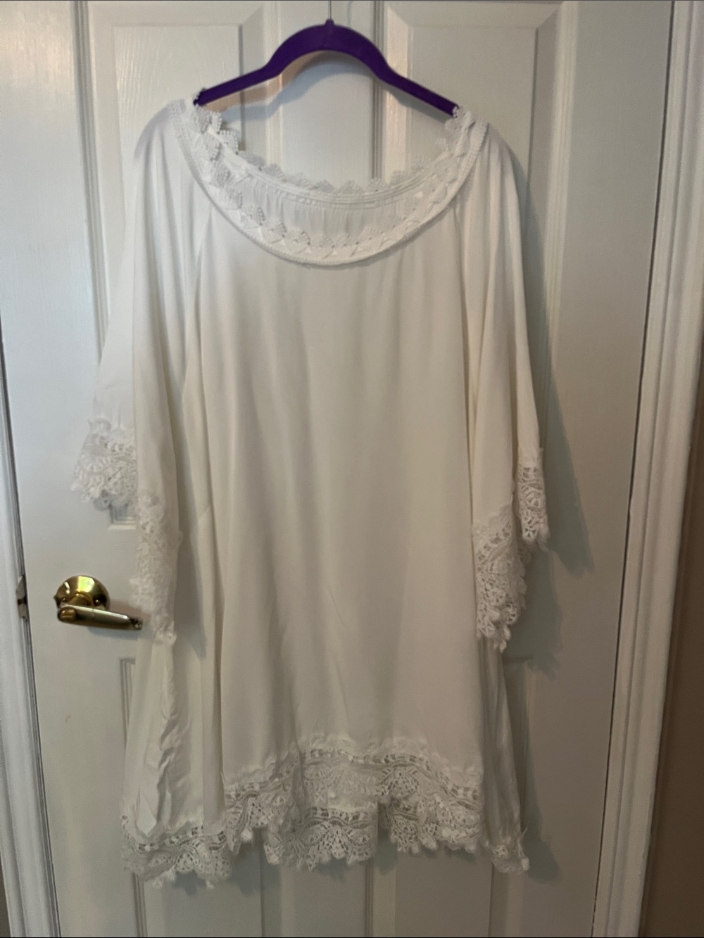BloomChic White Lace-Trim Tunic Top
